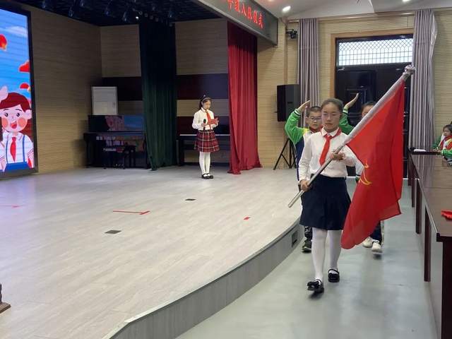 南通市海门区育才小学举行二年级入队仪式