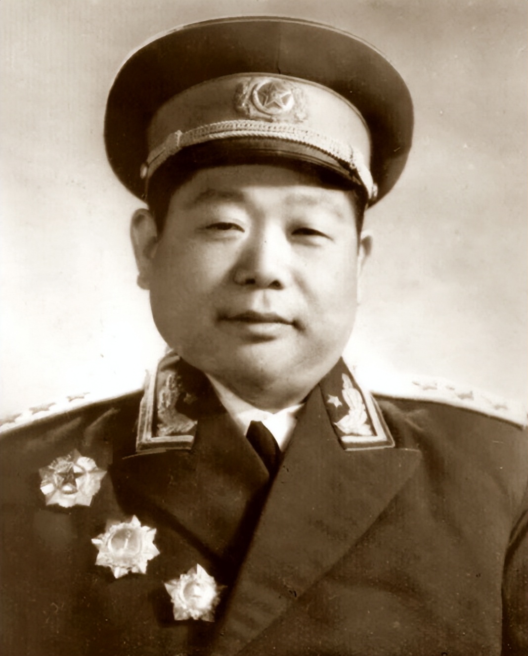 1969年肖全夫拒绝向苏军坦克开火,陈锡联大怒:我的命令都不听?