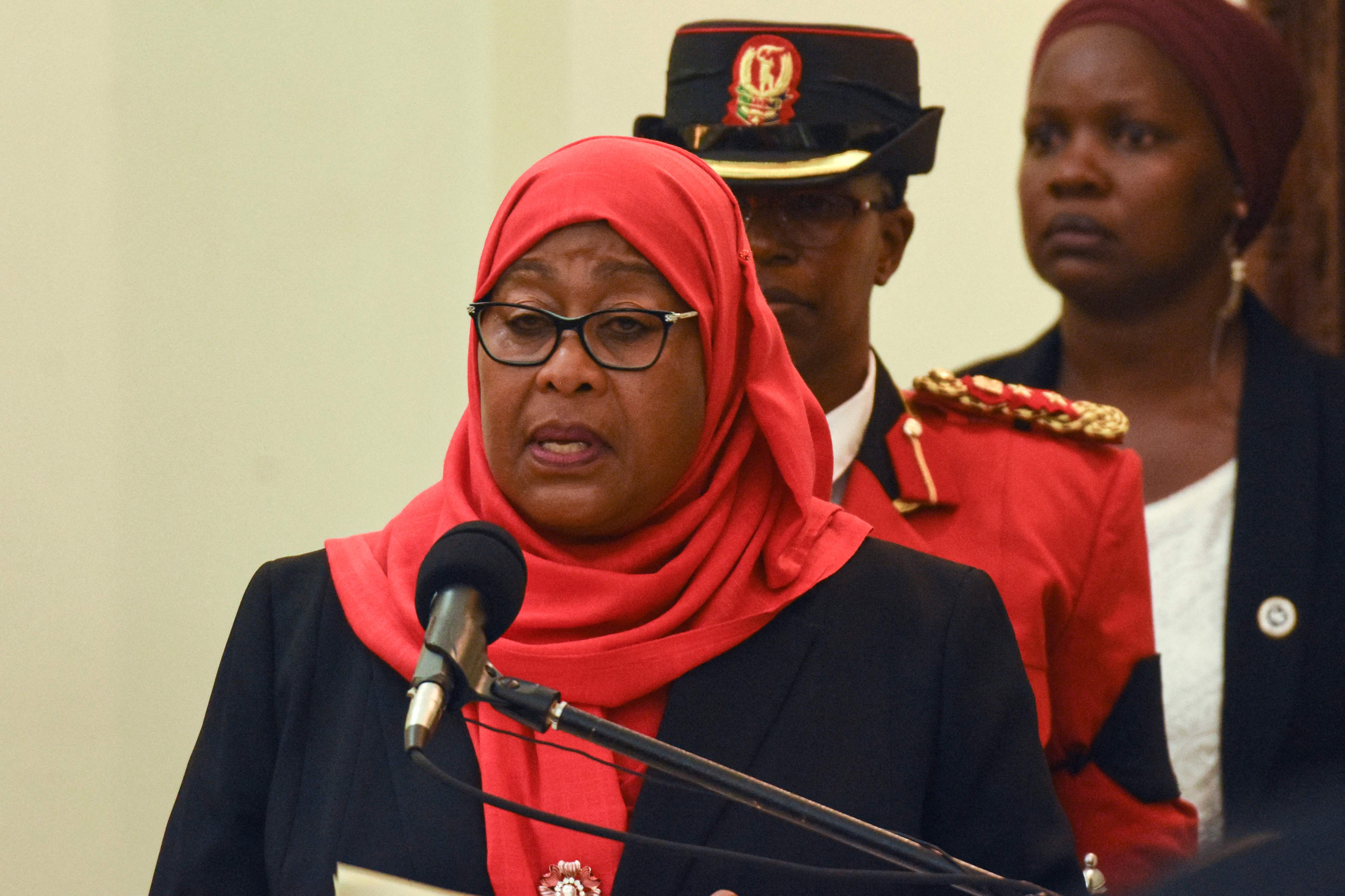 坦桑尼亚首位女总统宣誓就职