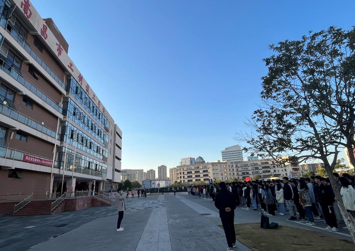 南昌工创技工学校举办"喜迎二十大争做向上好青年"升旗仪式讲话