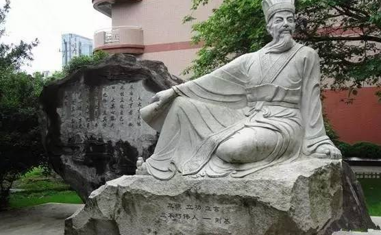 如果朱元璋是庸君的话,张昶上书中的歌功颂德可能就让他飘飘然了,不过