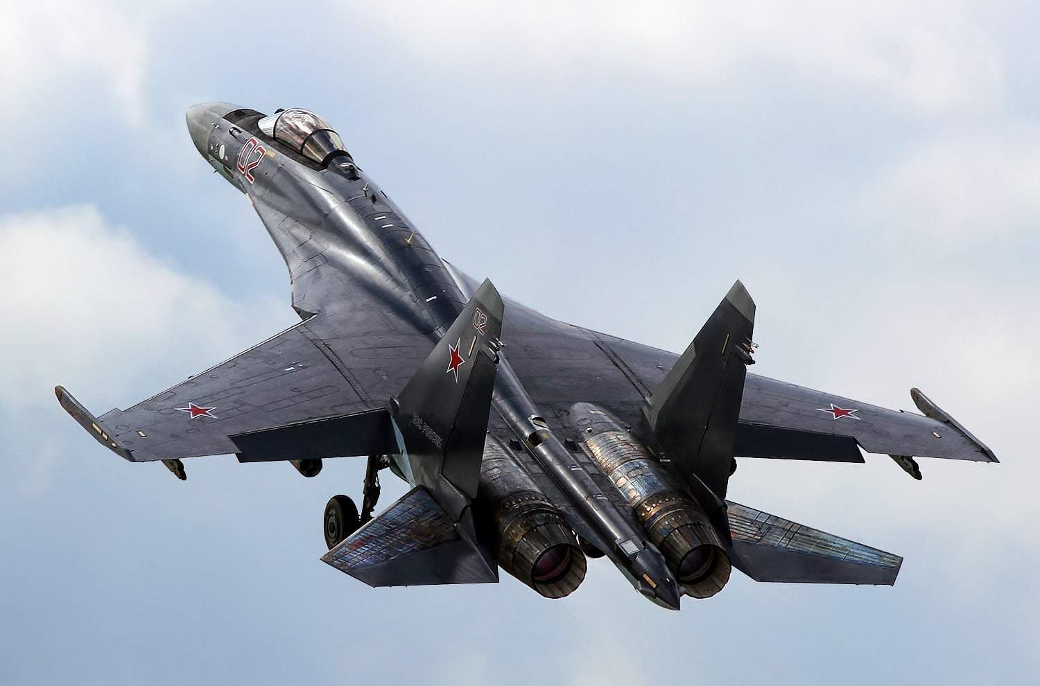 f16最新改进型,能媲美苏35重型战斗机,优于歼10?