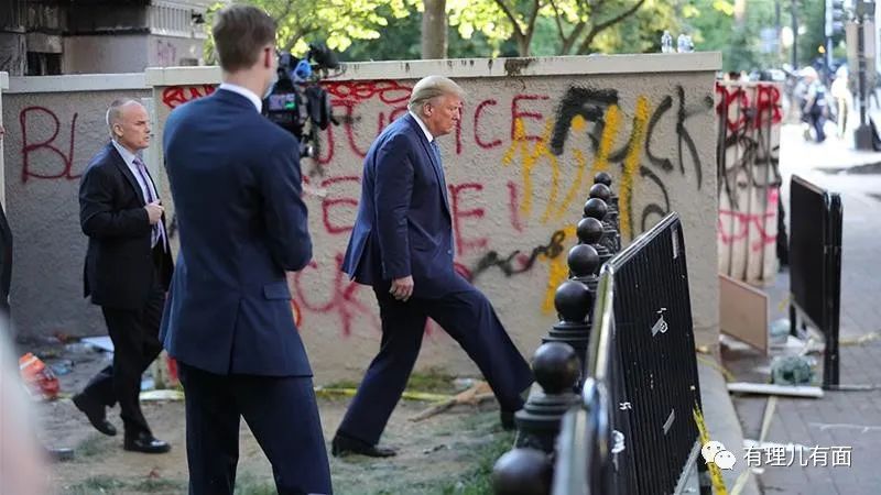 推荐美国疫情加剧，特朗普却宣布将再次发起竞选集会，还有更让人“惊喜”的