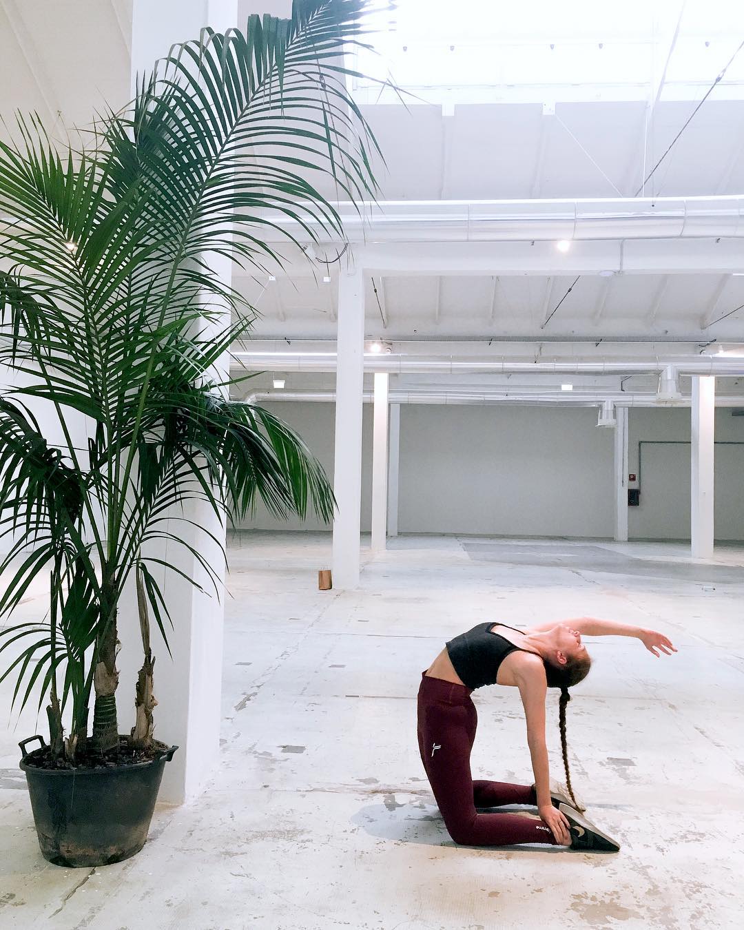 陈暖央穿运动背心,颜值高身材好,这才是真正的"健身照"