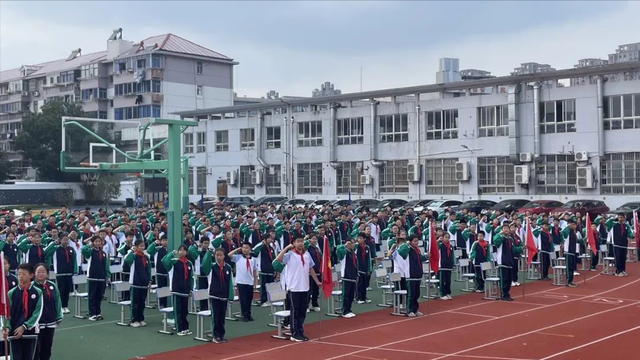 无锡市塔影中学初一少先队建队仪式暨辅导员聘任大会