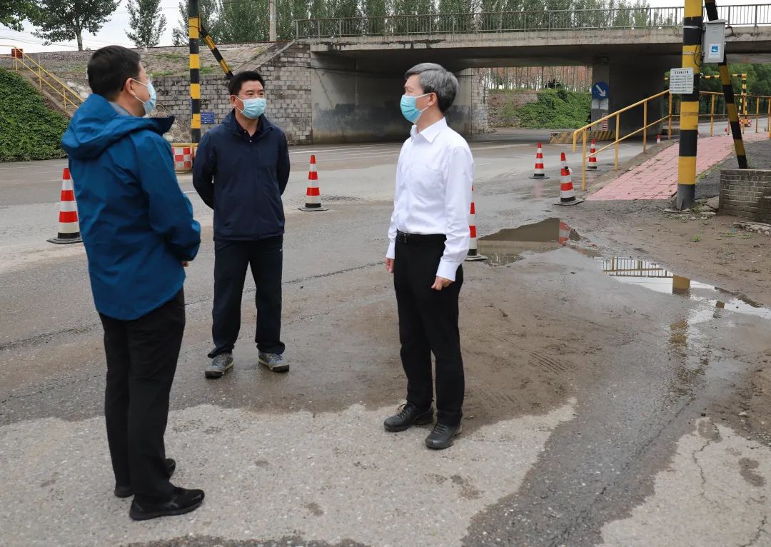 始终把保障群众生命安全放在第一位 余卫国检查防疫防汛工作 要求两手