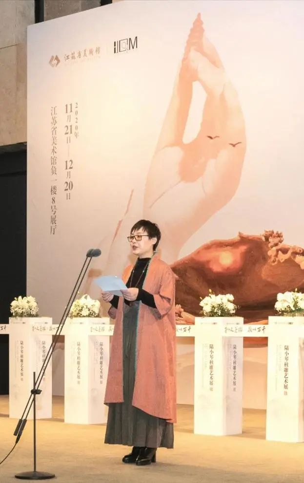 苏州吴中区光福琴韵核雕艺术馆馆长陆小琴获江苏省三八红旗手称号