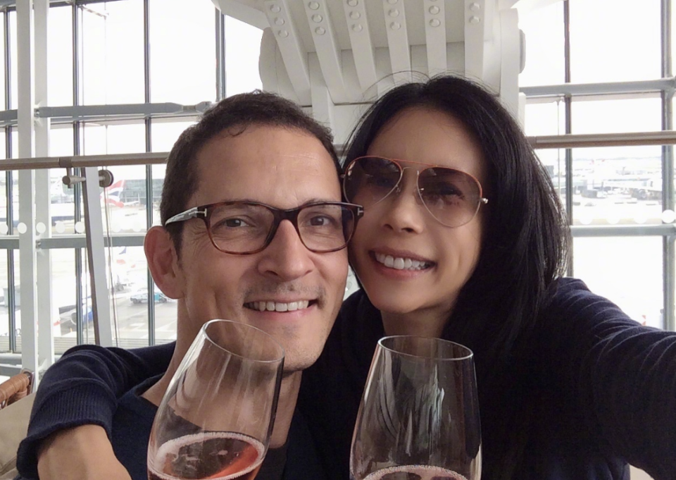 莫文蔚与老公看露天电影,相互依偎好甜,结婚12年未生育甘当后妈