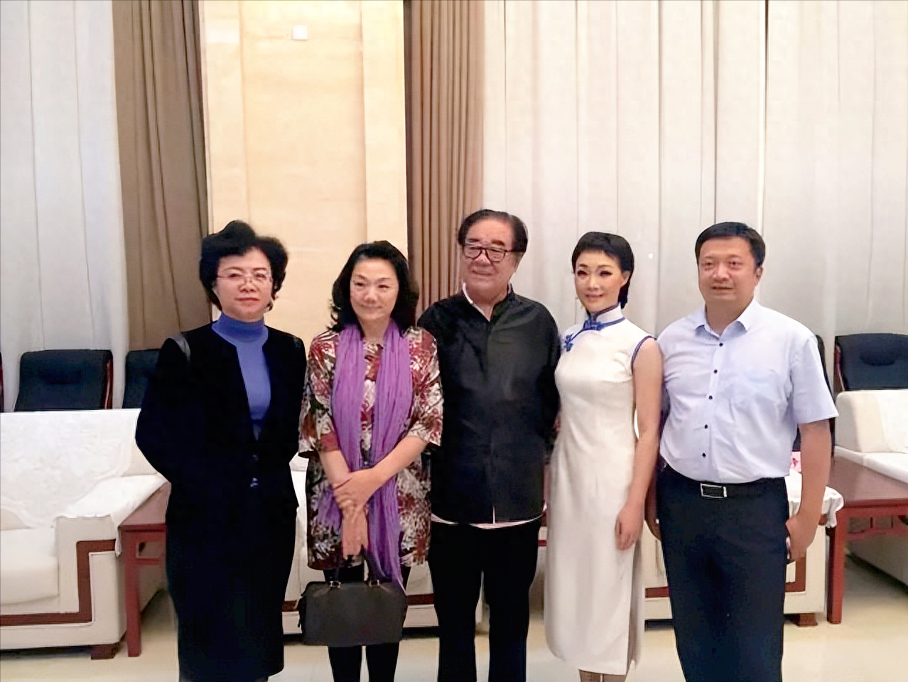 歌唱家吕薇:"青歌赛"获银奖,真实采访了解到她的婚姻状况