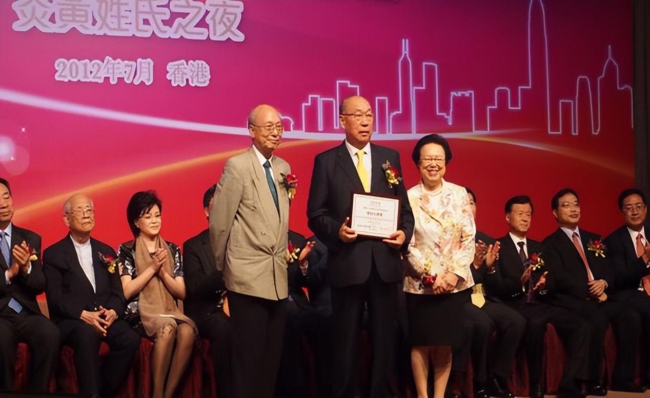 回顾双汇创始人被长子揭发与小36岁的秘书在一起20年还生下一女