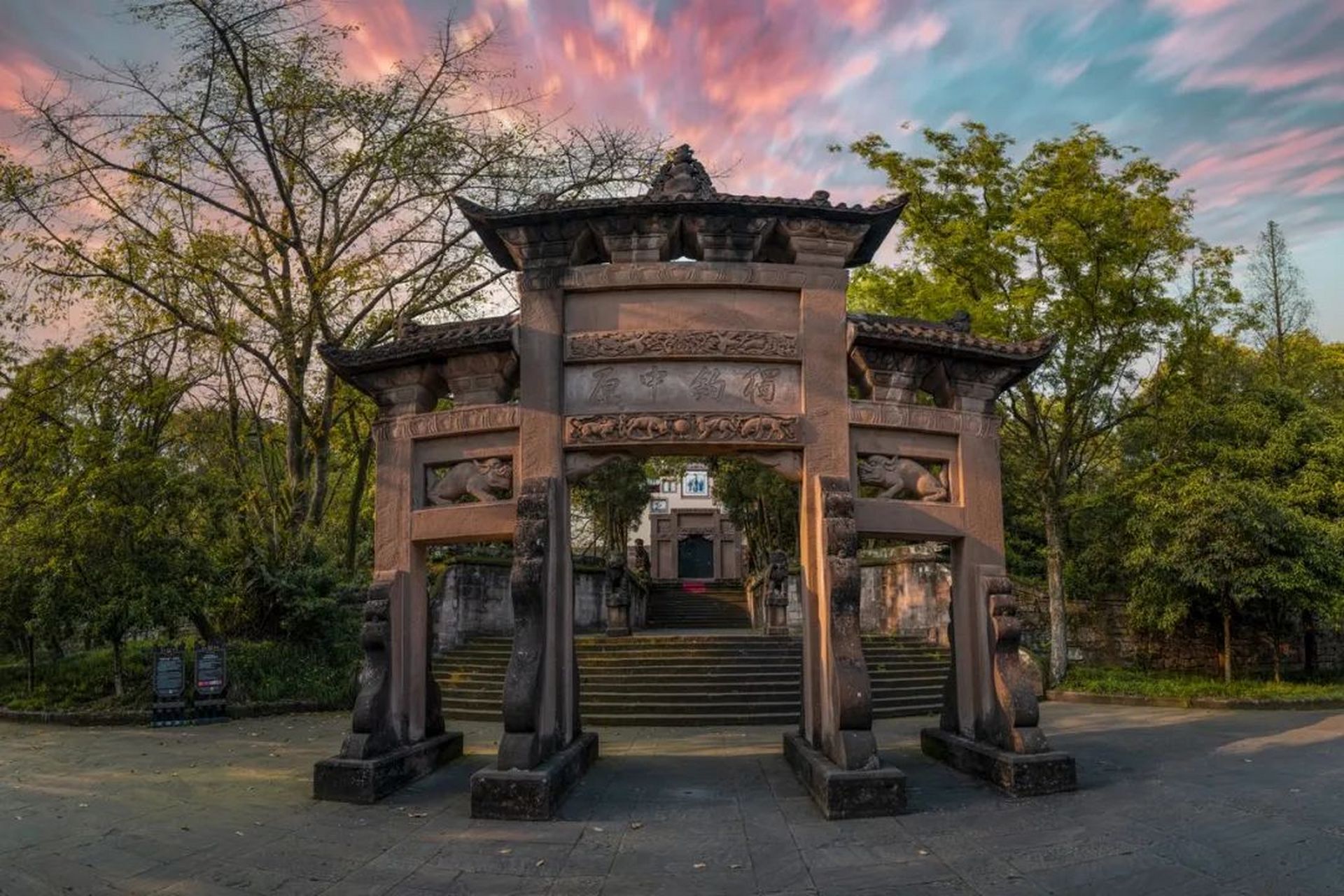 重庆钓鱼城遗址:占地约24平方公里,其地理位置独特,位于嘉陵江,渠江