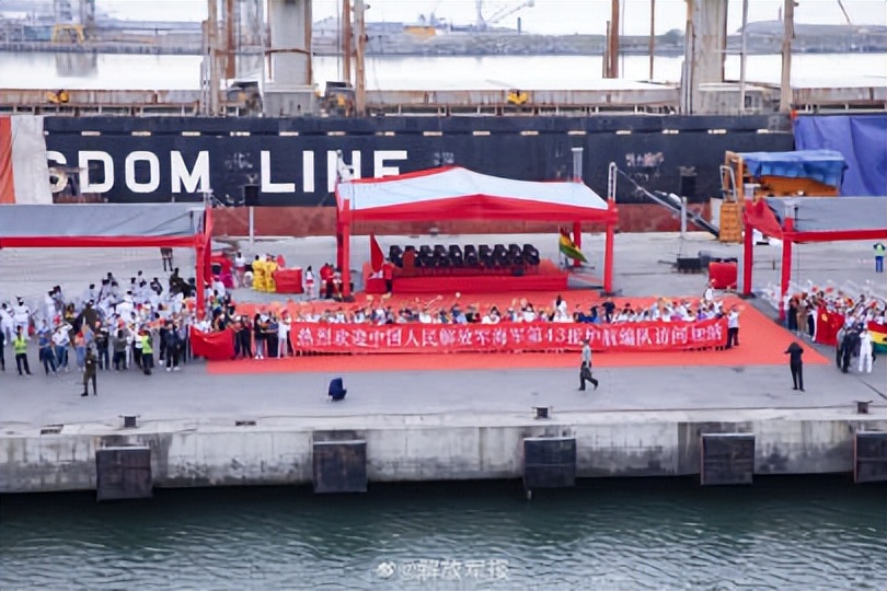 海军第43批护航编队抵达加纳特马进行友好访问