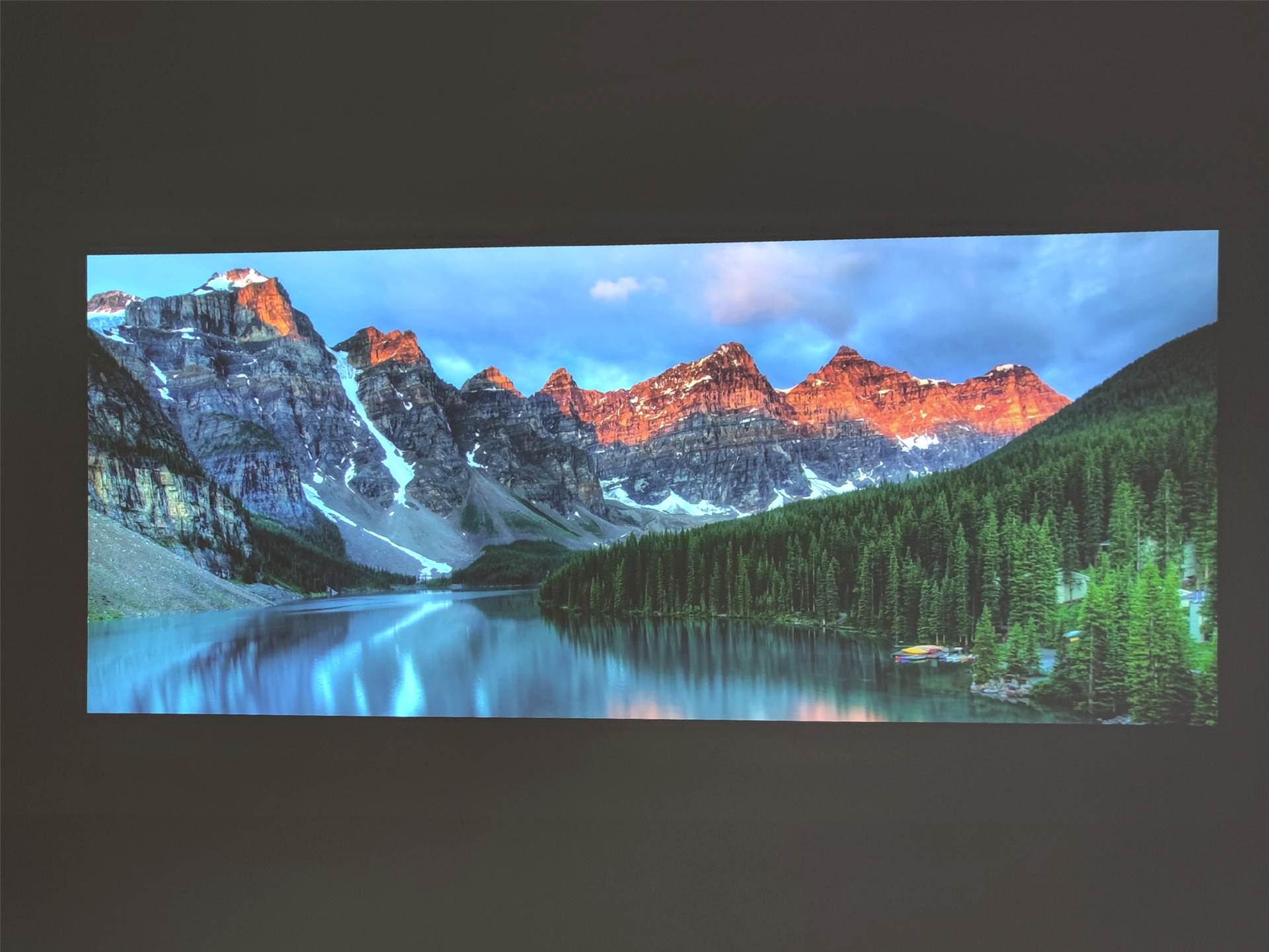 投影仪的快乐是电视机给不了的,aoc l1智能投影让新家秒变电影院