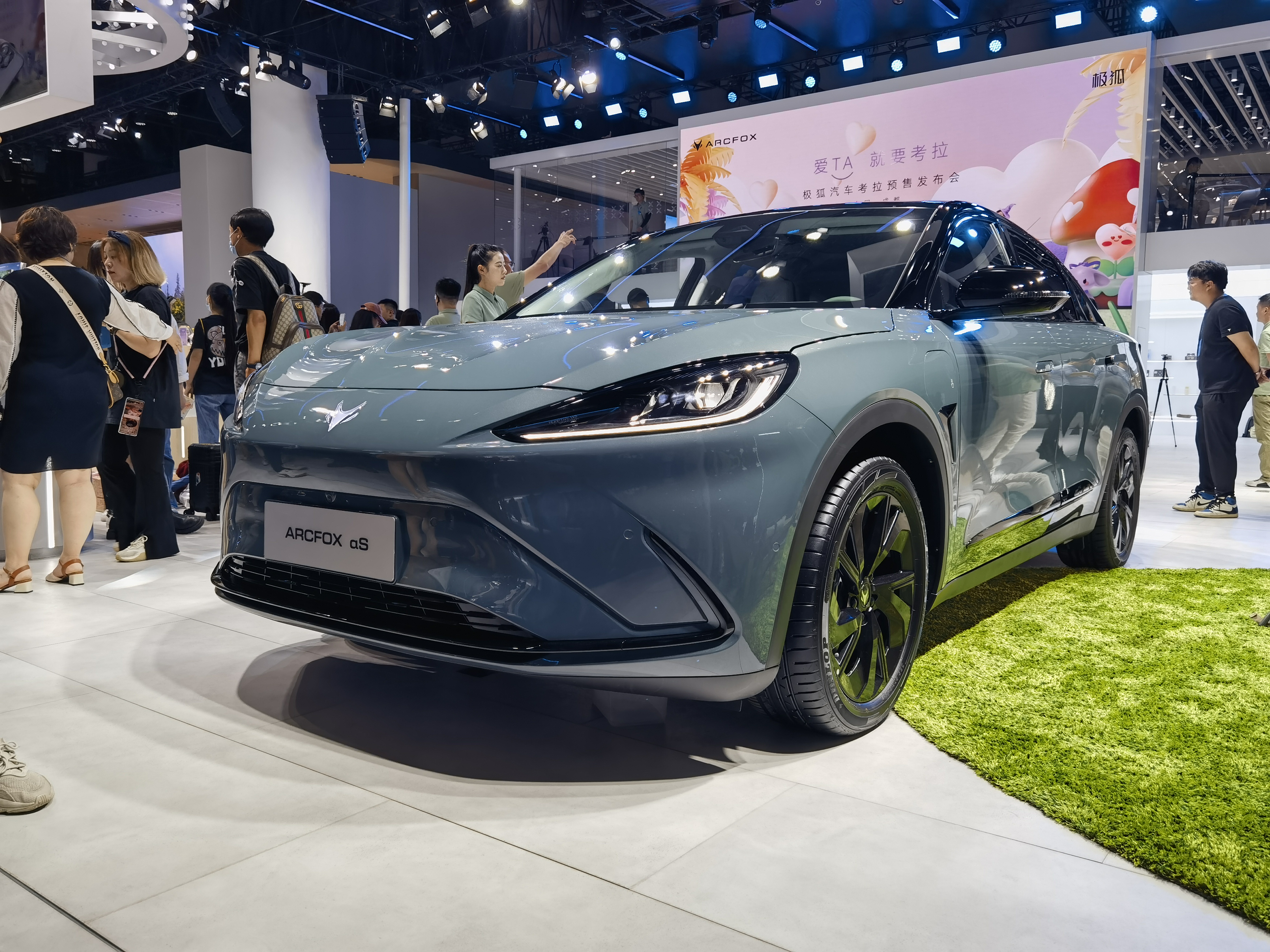 极狐阿尔法s森林版亮相2023成都车展 带你感受森林的味道