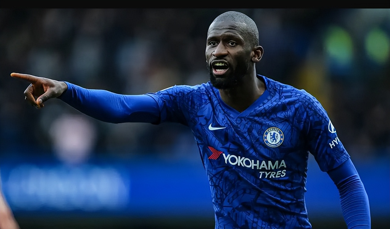 切尔西库里巴利下滑很严重 巅峰时期传球真可以 现在经常愣神