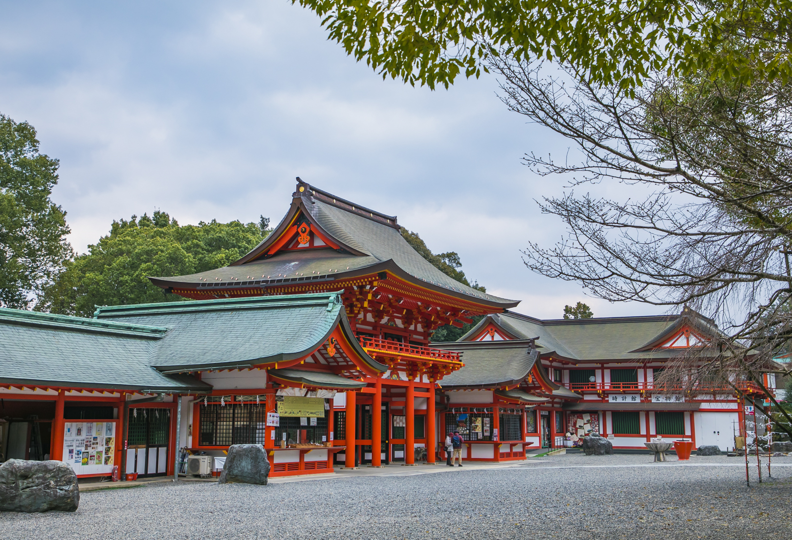 日本最惊艳的景点,京都千本鸟居,上万座红色鸟居连结成时光隧道