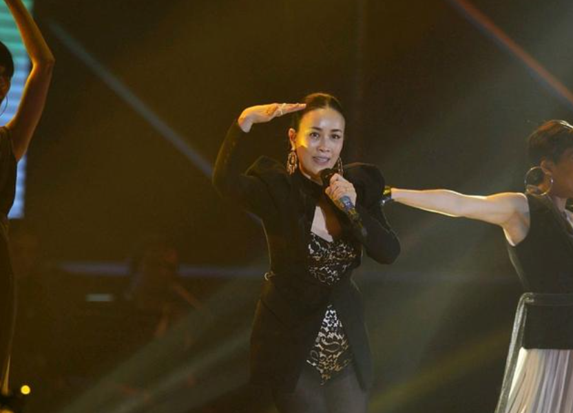 女歌唱家那英,原名叫叶赫那拉英,是慈禧太后的曾孙女?假的!