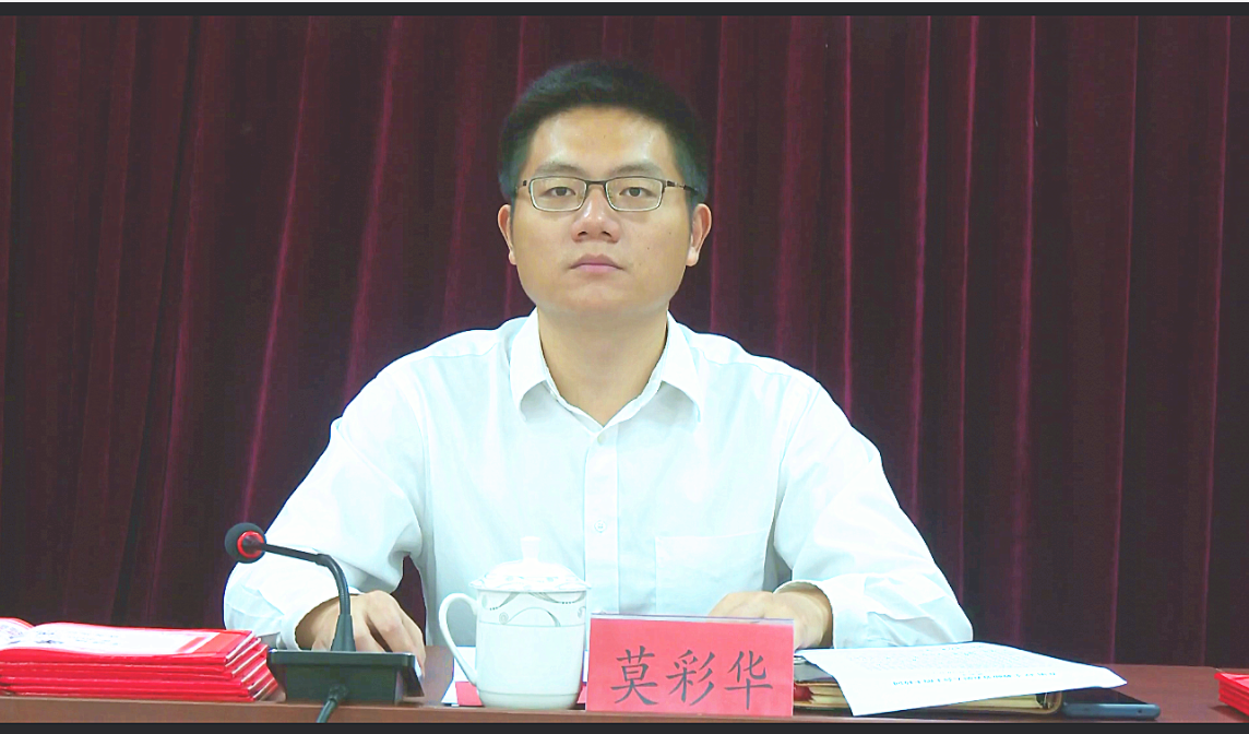 全国最年轻的90后县长,农村娃靠知识改变命运,是农村学子的楷模