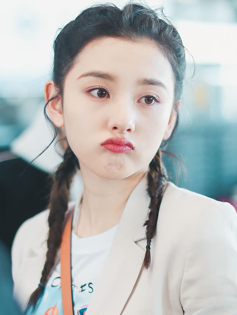 撅嘴最好看的女生,应该非宋祖儿莫属了吧「嘻嘻」!