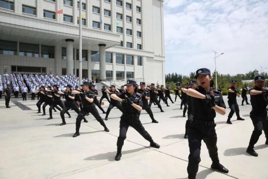 【练兵系列报道"黑脸教官"许献林