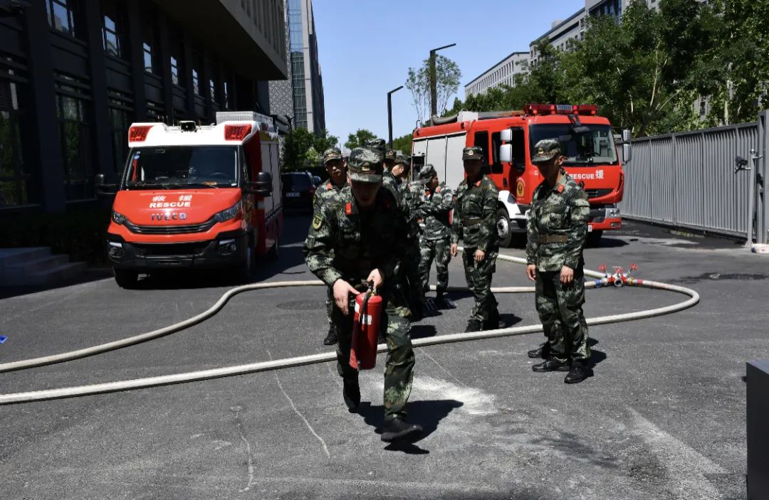 新增生力军!武警官兵加入准消防员队伍!