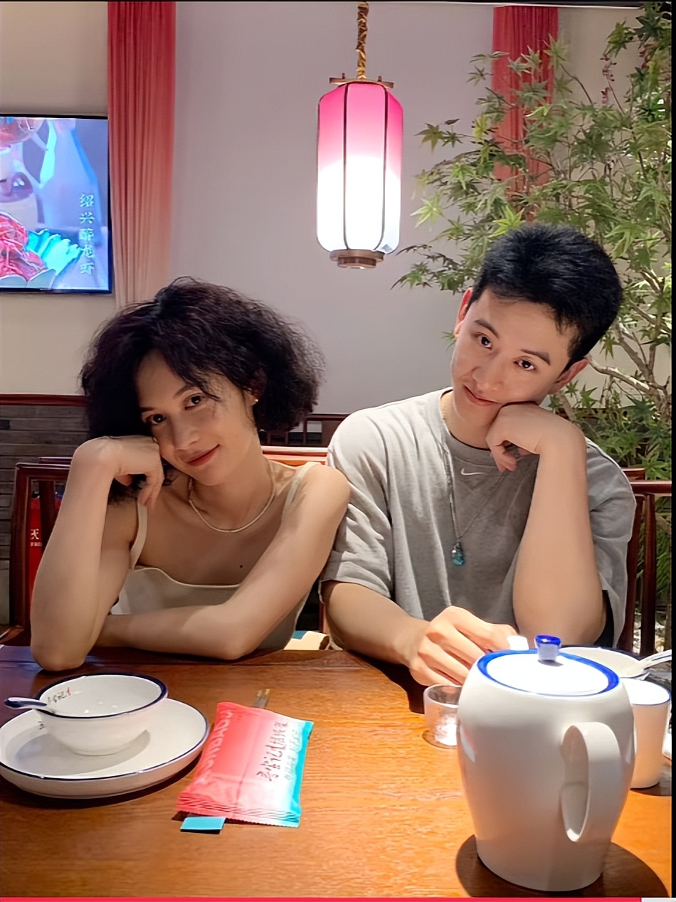 《半熟恋人2》三水和余天超官宣恋情,网友:线下比线上更精彩