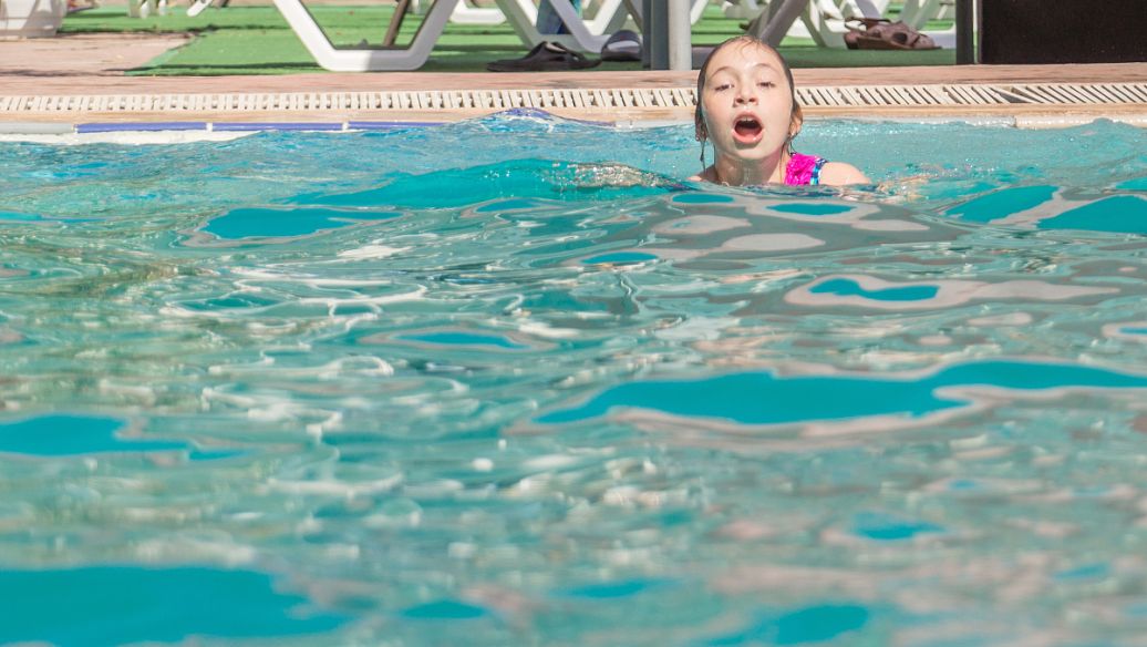 5,6岁的小孩怎么学游泳?