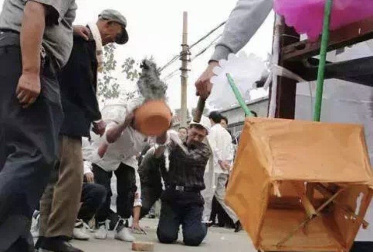 农村葬礼上的"摔老盆"有何寓意?年轻人应该搞清楚,以免误事