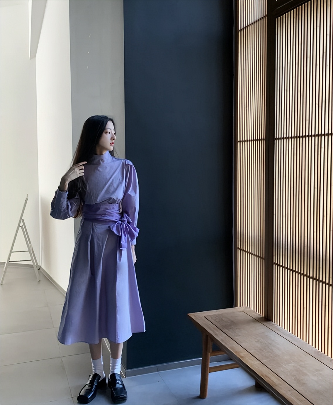 成龙女徒弟不愧是瑜伽女神!穿小一号裙子亮相,身材不输柳岩