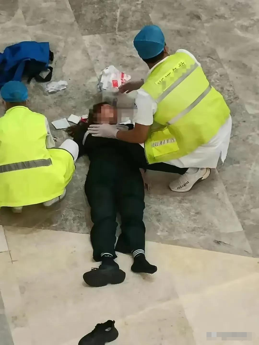 目击者眼中的惨状!台州一女子坠楼现场令人心痛,引发生命的反思