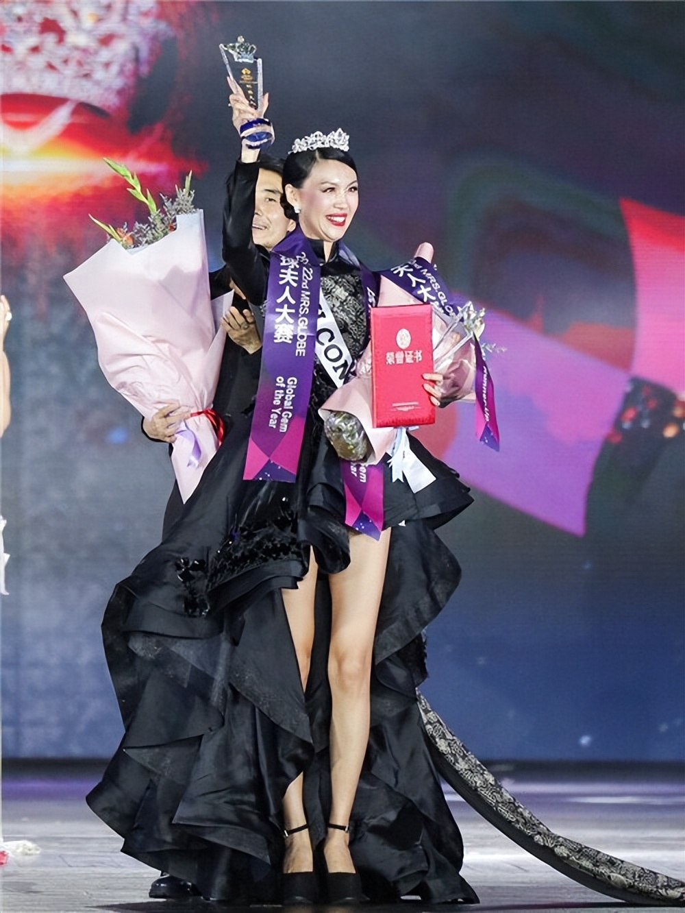 从小患罕见眼疾,因生子失明,北电第一个踏上时装周的盲人王蕾蕾