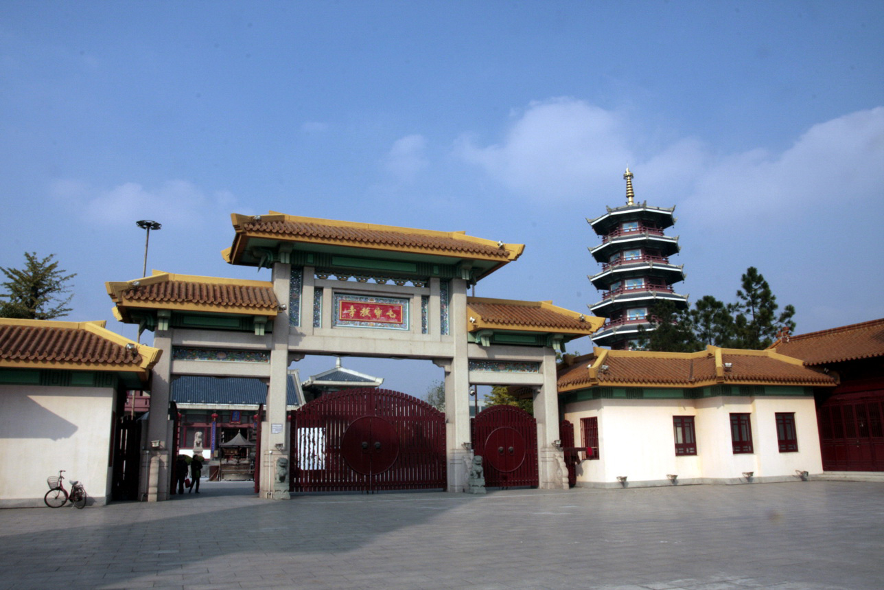 上海一座具有汉唐建筑风格,朴素大方,庄严肃穆的寺庙