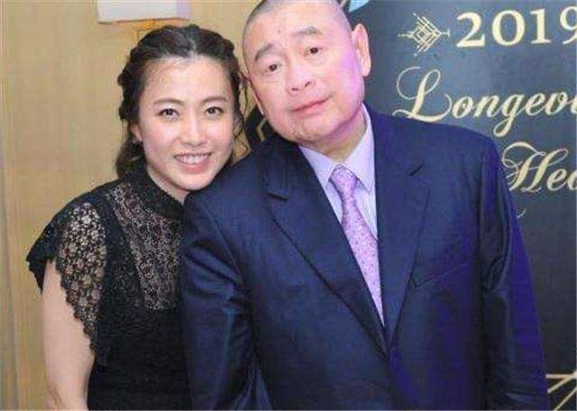 放弃事业为郑家生两儿子,却无家庭地位,52岁的王婕妤过得怎样?