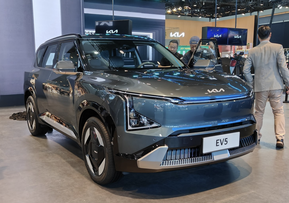 起亚走量的新能源车型来了!首款国产纯电车ev5上市,售1498万起