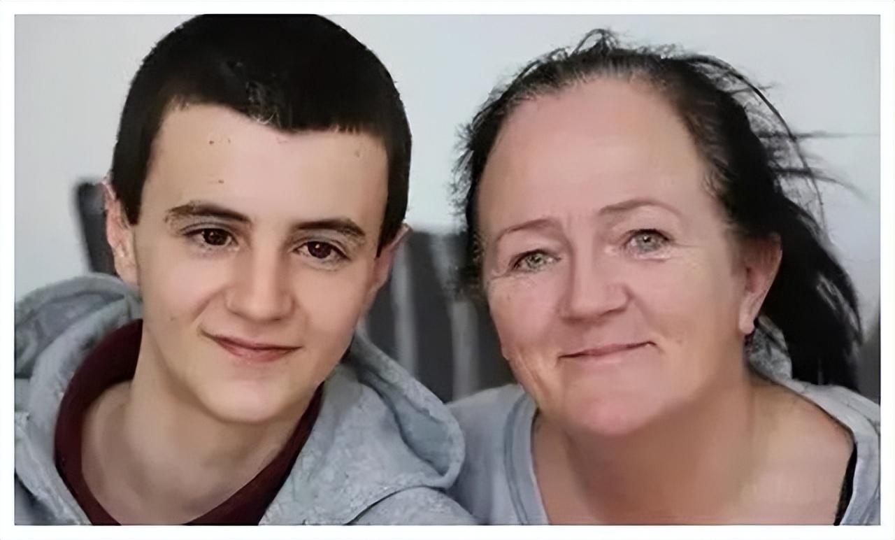 回顾15年前英国13岁男孩喜当爹生下一女如今现状如何