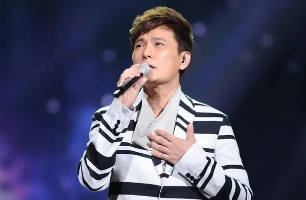 张信哲:唱了一辈子情歌,56岁依然单身,如今被嘲过气歌手