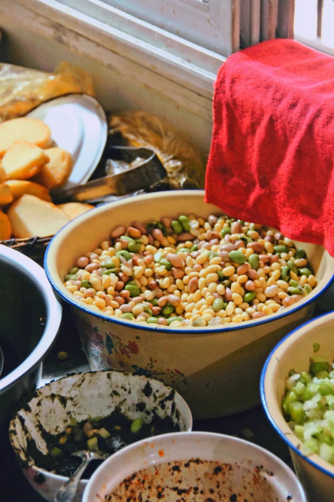 吊人胃口!洛阳民主街旁的这几家店又破又小,年龄竟然比我还大?