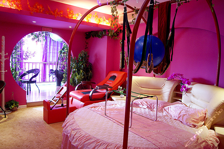 小情侣在外过夜,为什么要少住情侣酒店?辞职前台小妹说出了隐情