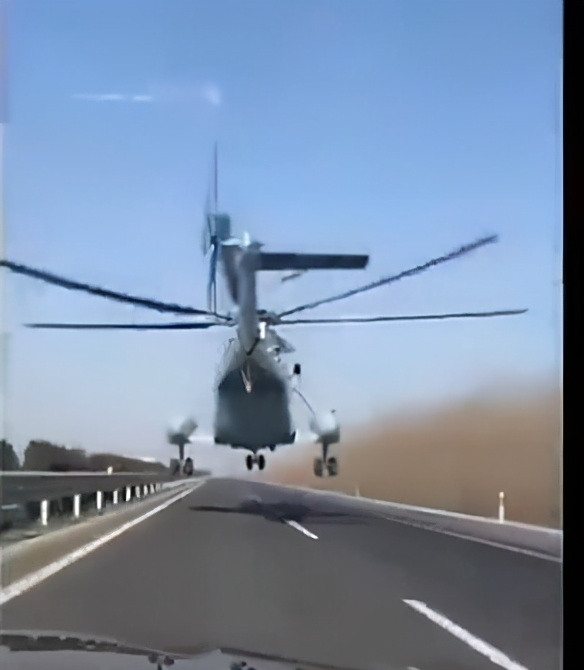 台媒疯转大陆"直8c"影片:超低空飞行 高速路上超车