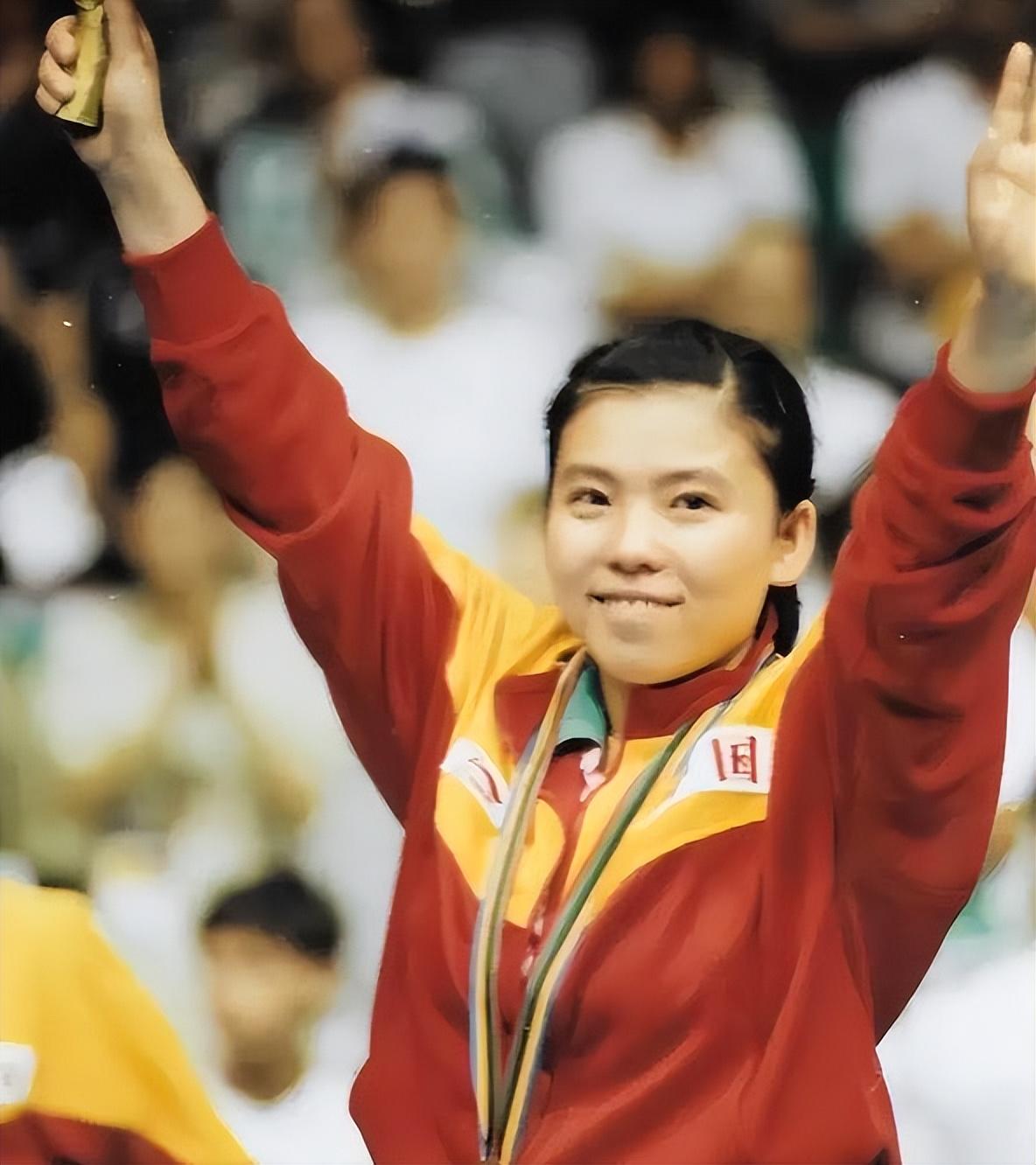 "冷面杀手"刘伟:从乒乓球世界冠军到北大博士,不嫁富商嫁爱情