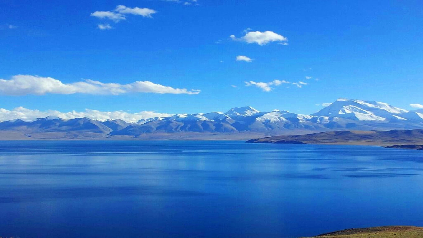 圣湖风光诗14首:天鹅嬉戏舞游动,涟水风光入画来