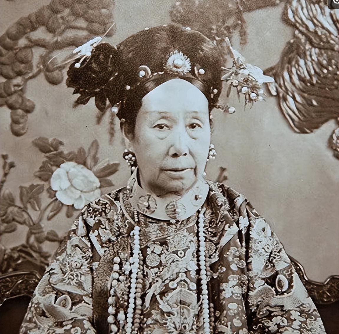 慈禧掌权有多久,从1861年到1908年,她独揽大权只有15年