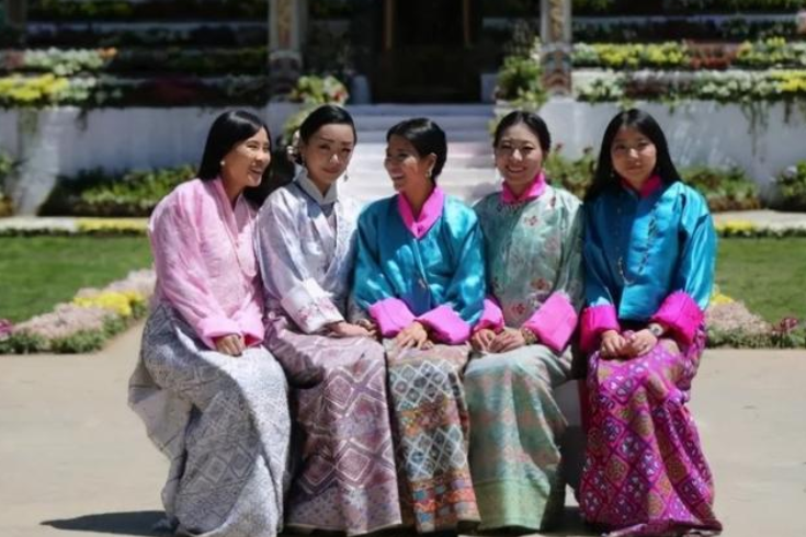 62岁不丹王母气质不凡,生于不丹首富之家,4姐妹全都嫁给国王