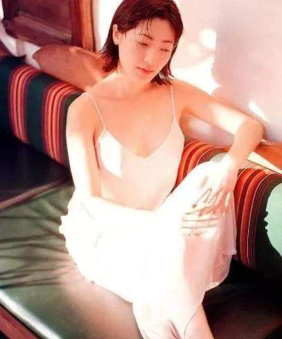 "三级片皇后"杨思敏:19岁"一脱成名",28岁遇良人退圈