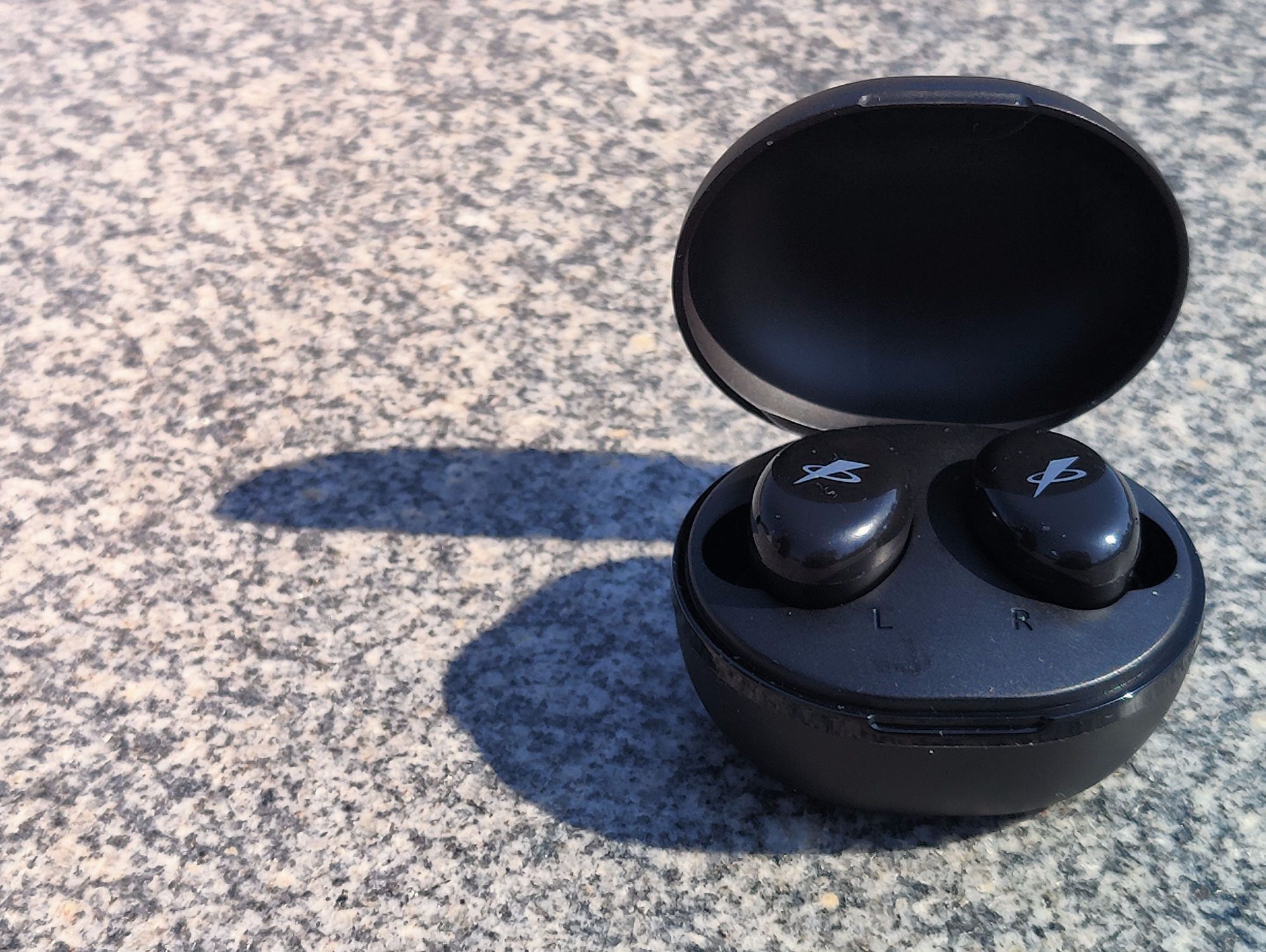 轻薄好看舒适—奋达e1真无线智能指纹触控蓝牙耳机实测