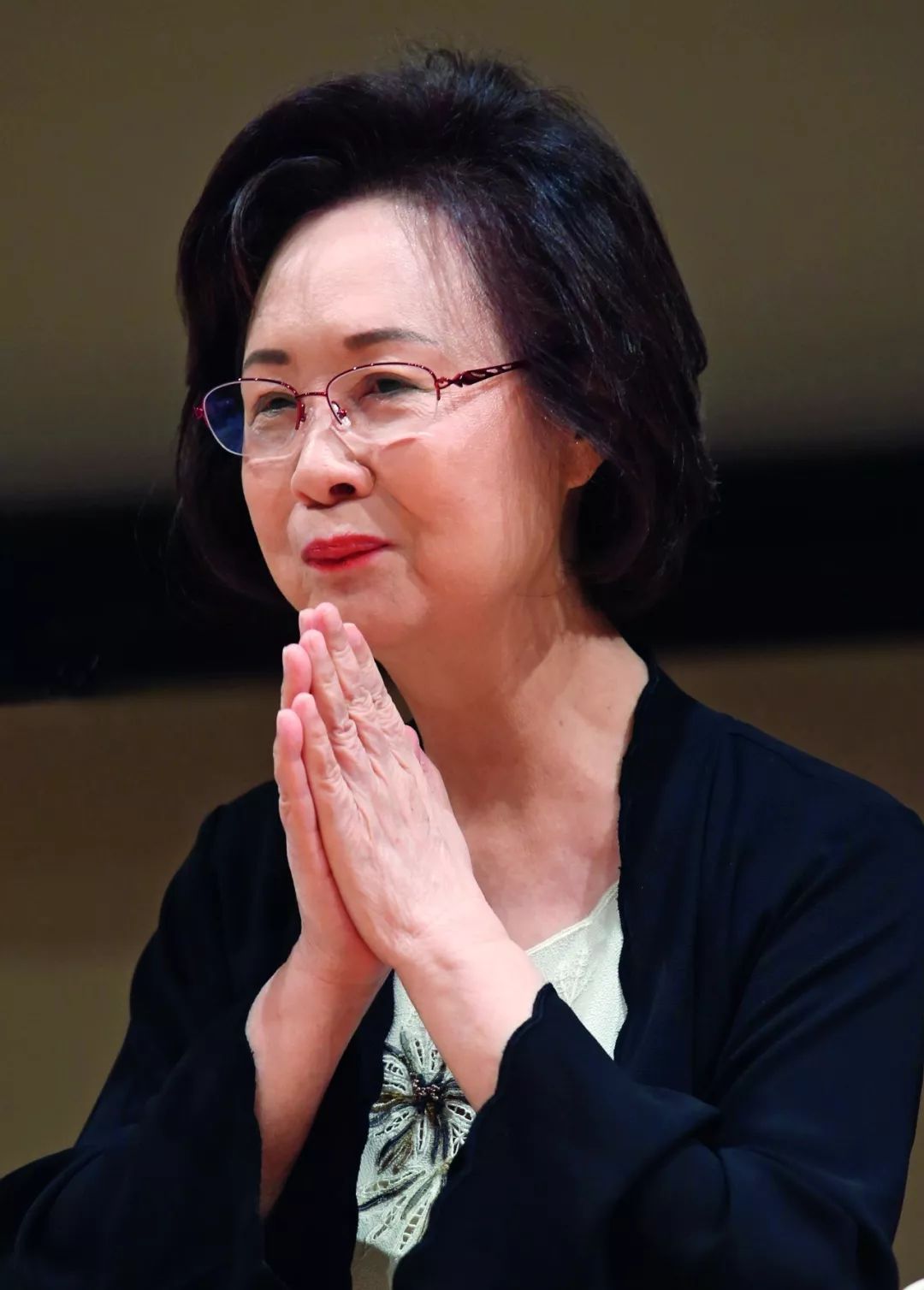 言情天后们的混乱故事:抢男友闪婚闪孕,她们的人生比小说更精彩