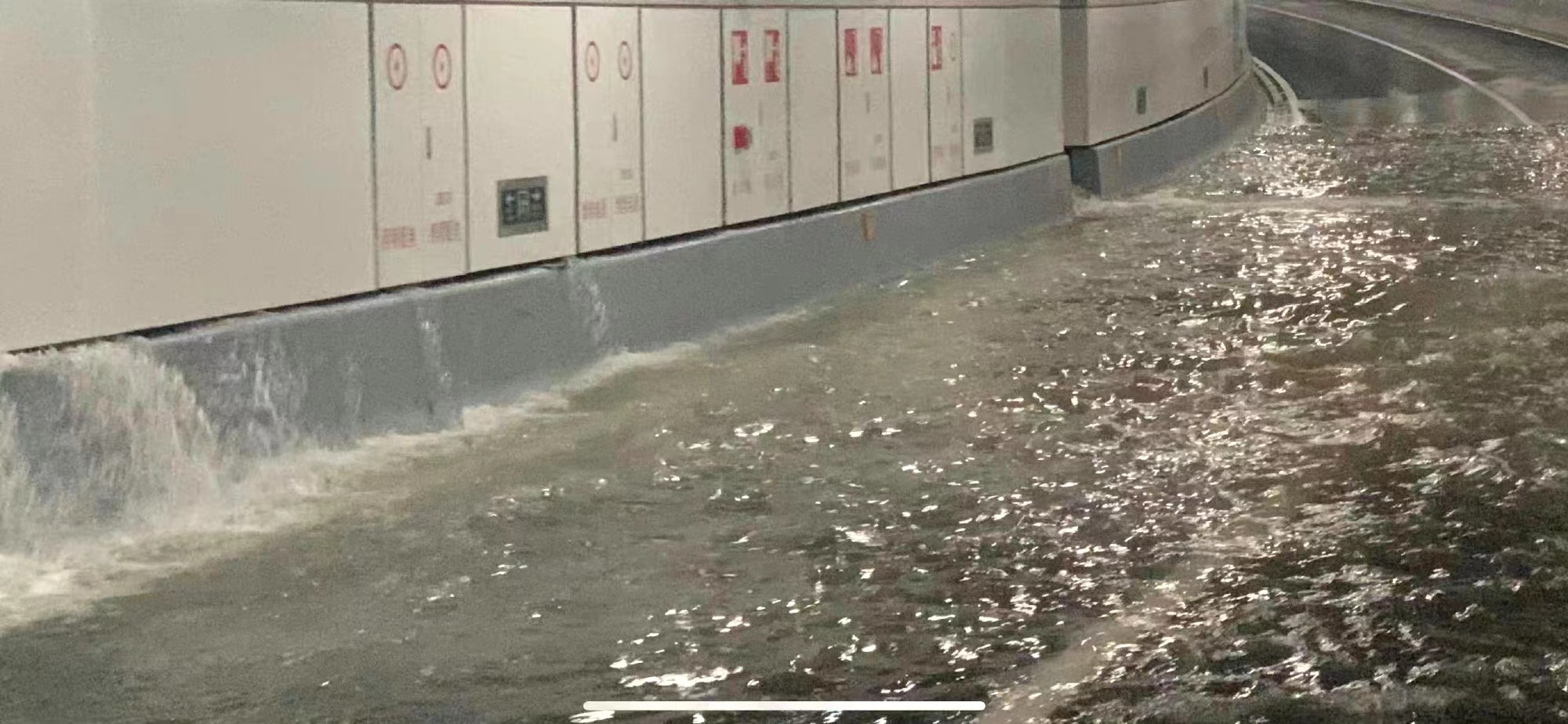 海底隧道开通不到一个月就漏水,你怕不怕?其实只是虚惊一场