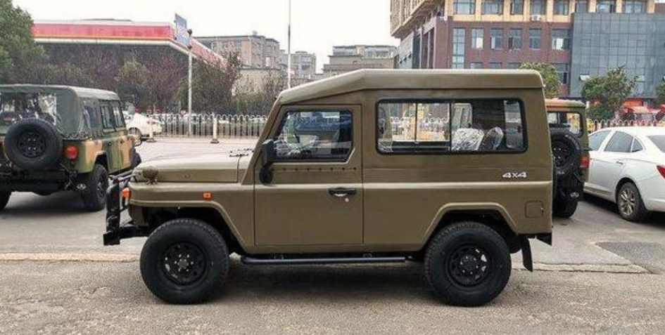 偶遇北京212双门版,铁皮硬顶加高!适合改越野房车