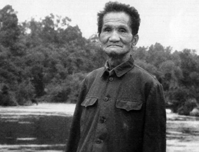 《红岩》华子良的原型,装傻14年越狱成功回家,妻子问:你是谁?