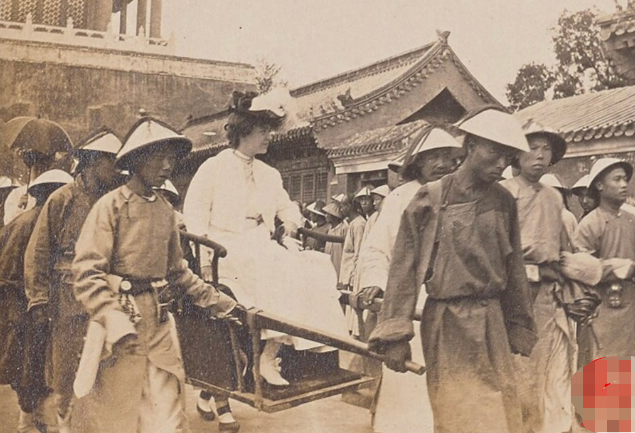 清末老照片:新军官兵剪掉大辫子,旗人女性妆容精致!
